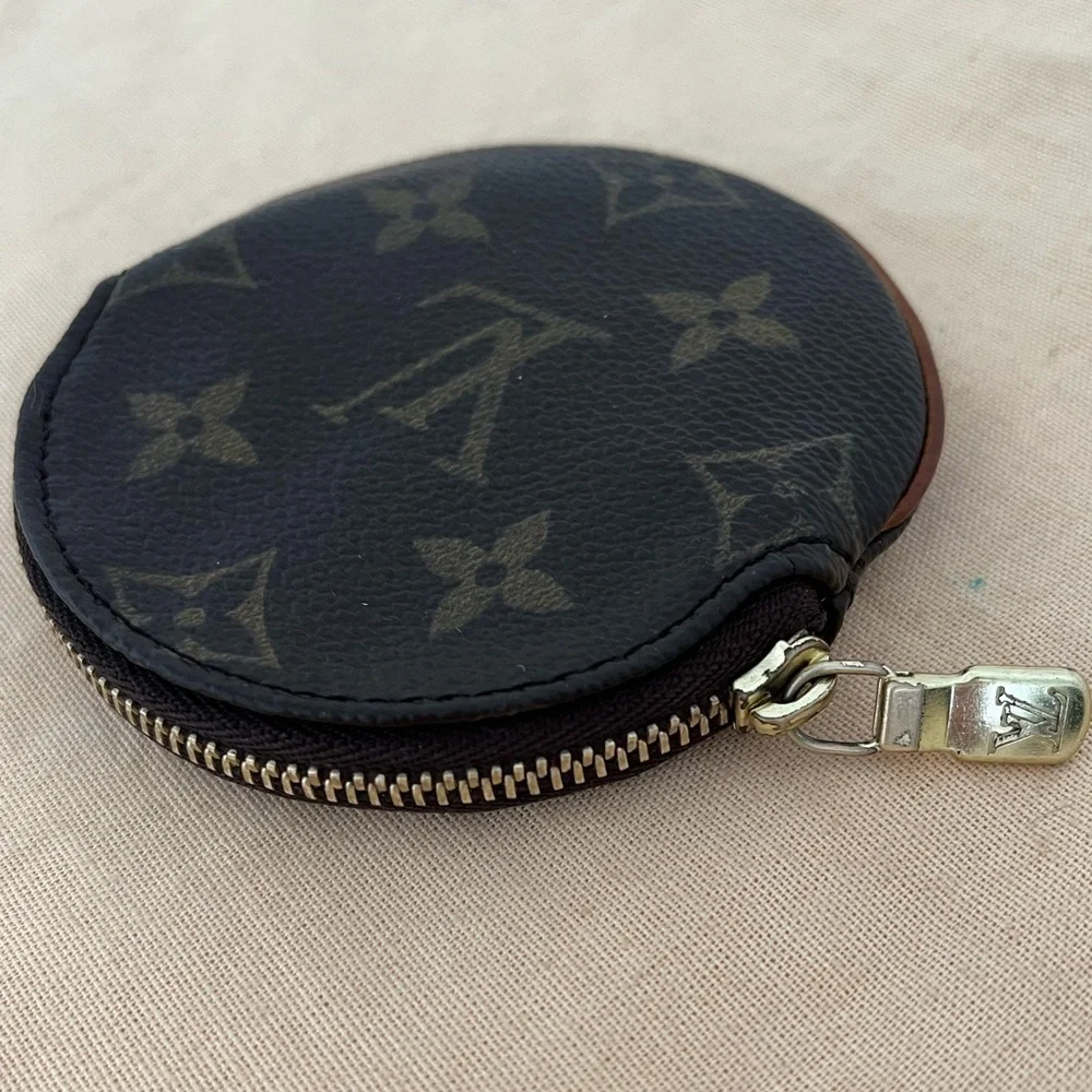 Louis Vuitton Monogram Round Coin AirPod Pouch Unisex EUC 2007 France